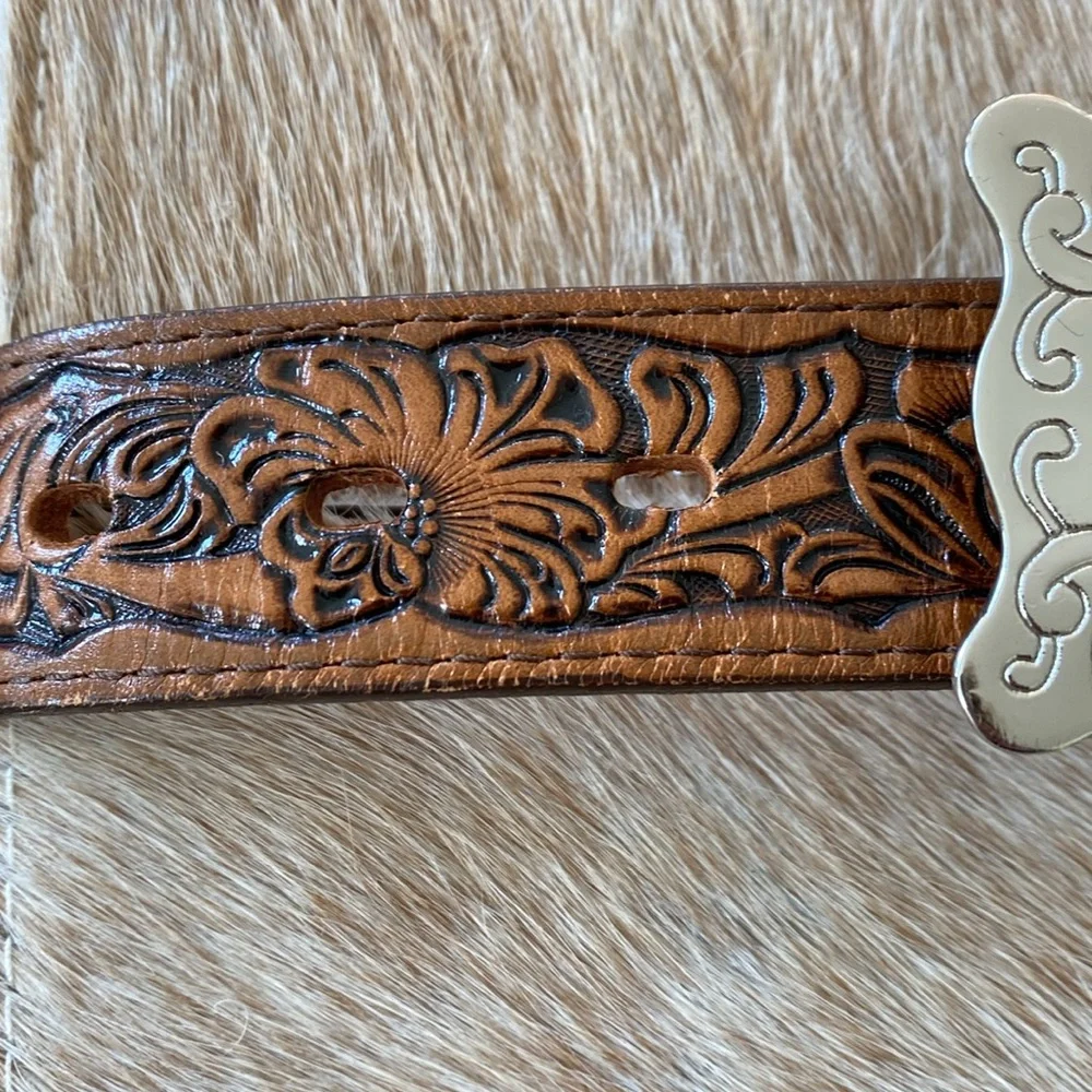 Nocona Boys Western Horse Buckle Embossed Leather Belt. Made in Texas. Size 26